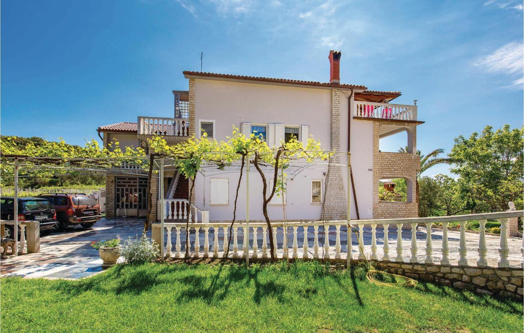Lovely Apartment In Kampor With Kitchen Exterior photo